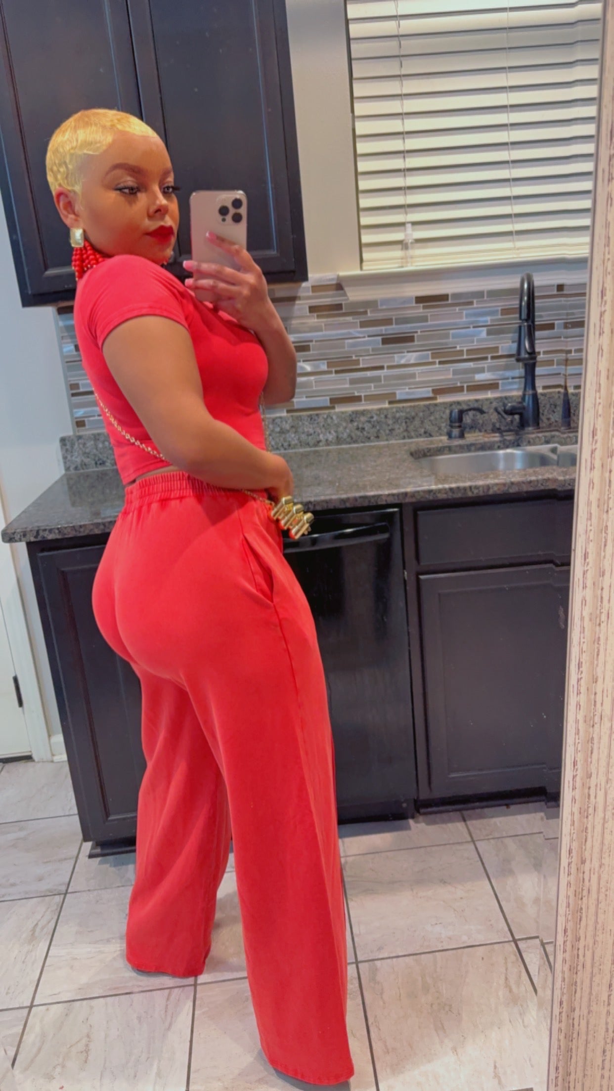 Giving Vibes:Red