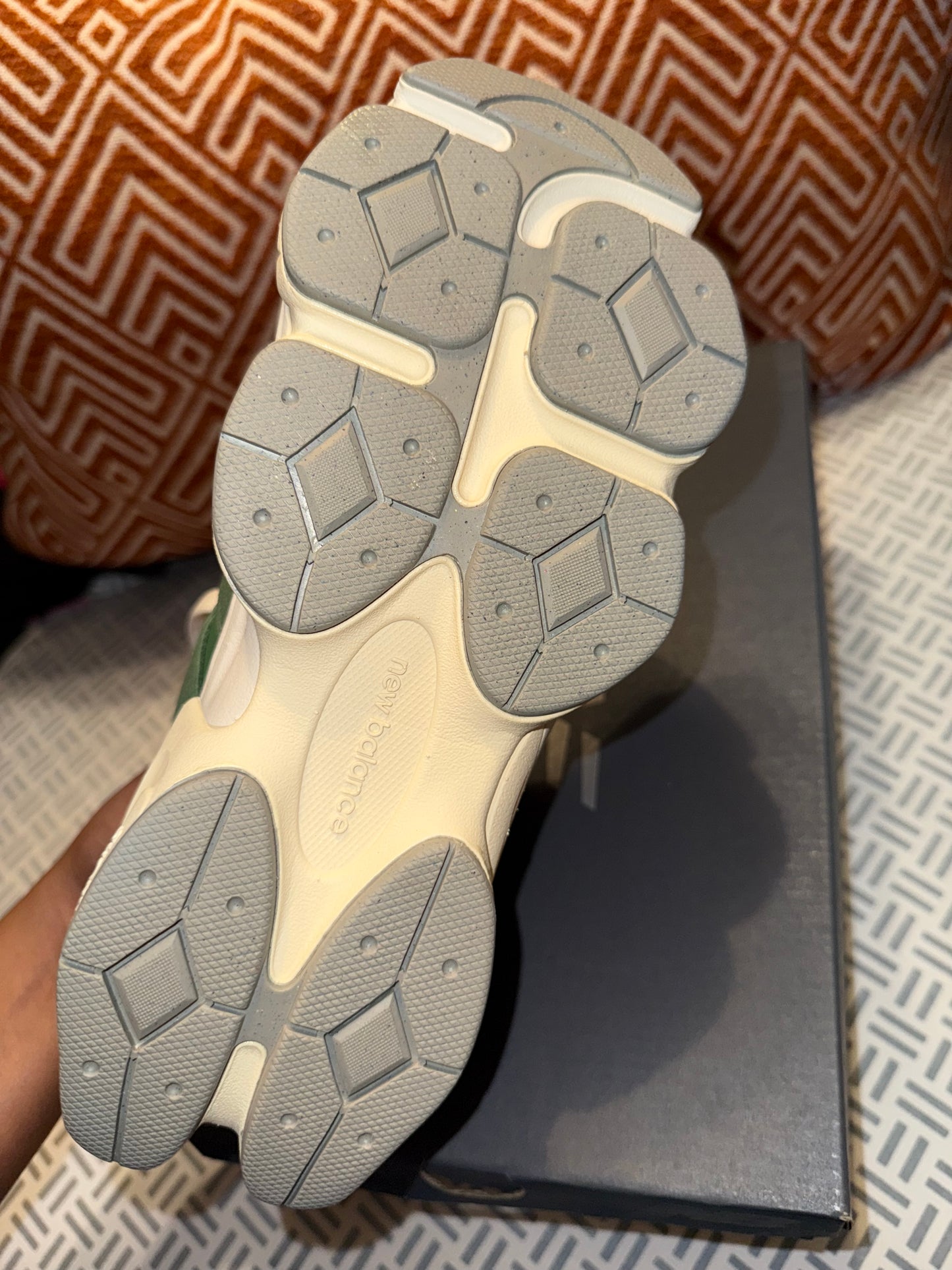 Olive New Balance (Size 5)
