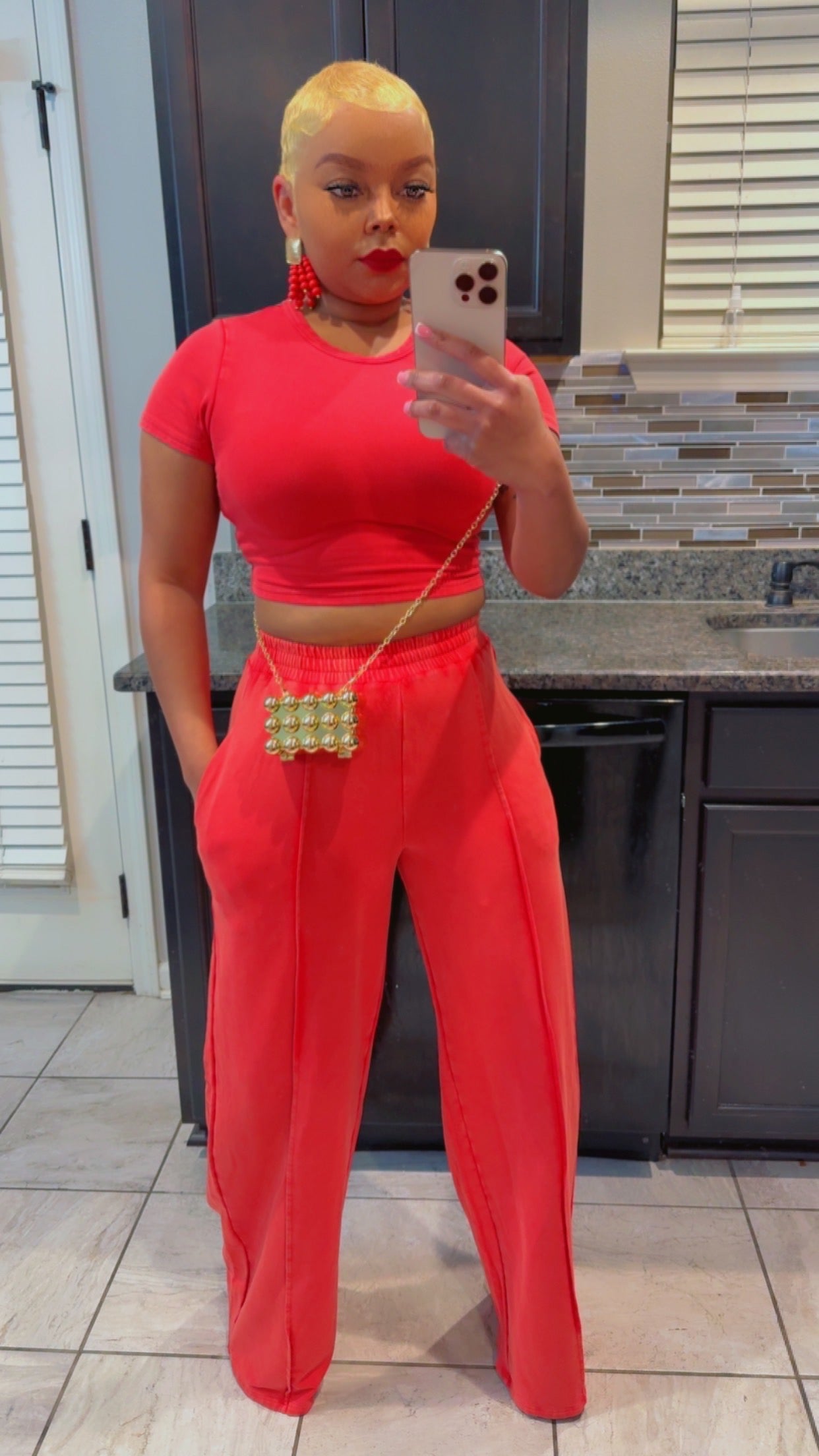 Giving Vibes:Red