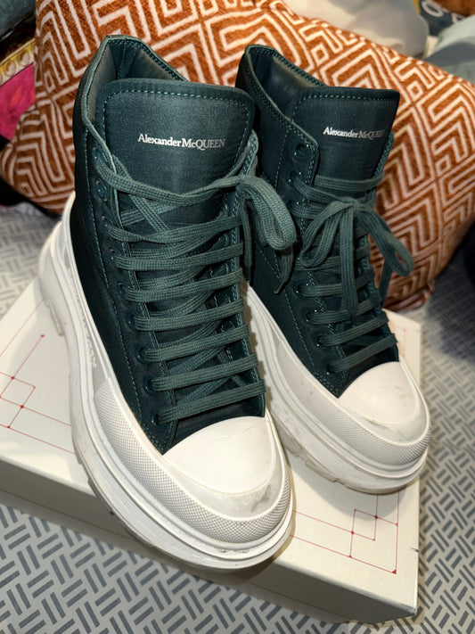 Alexander McQueen (37.5)