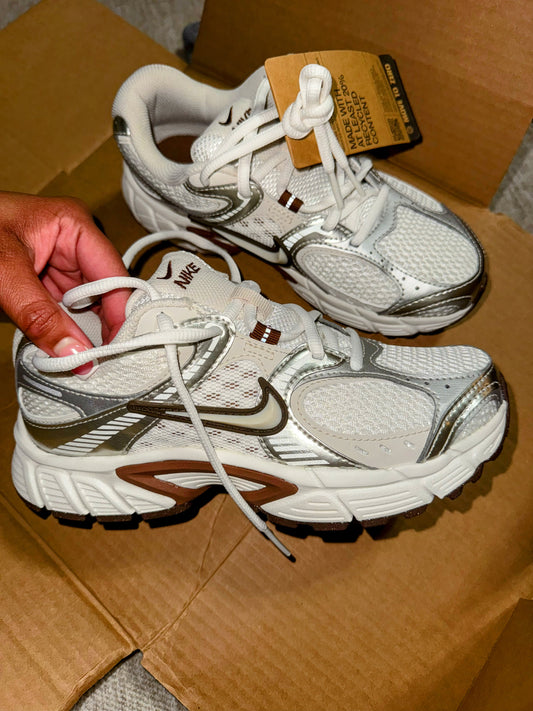 NIKE V5 RNR (Size 5.5)